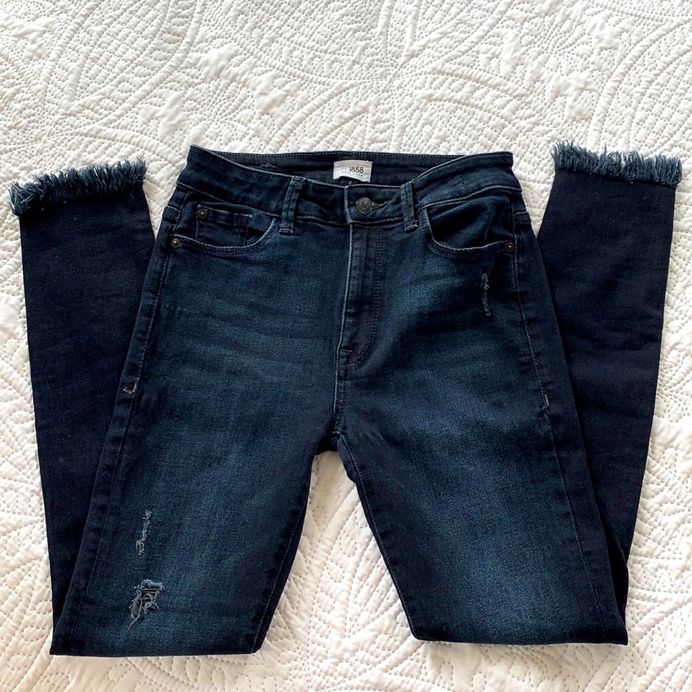 M1858 High Rise Alice Ankle Frayed Ripped Skinny Jean